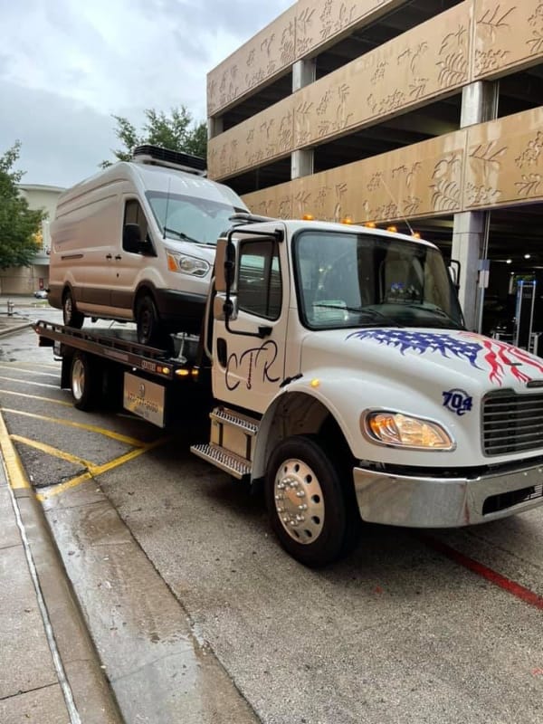 Dallas delivery van towing